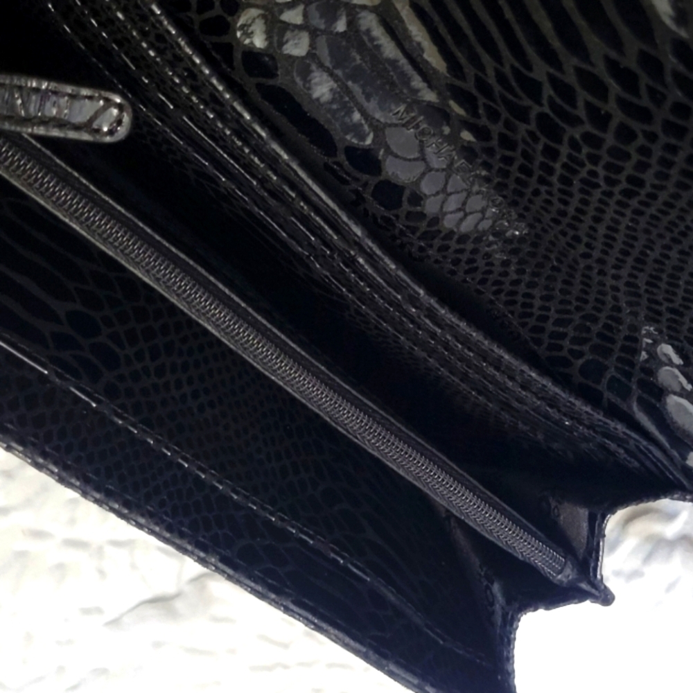 🪷Micheal Kors Fulton Python Wallet - Picture 8 of 11